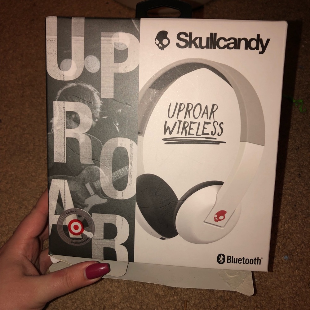 SKULL CANDY WIRELESS HEADPHONES